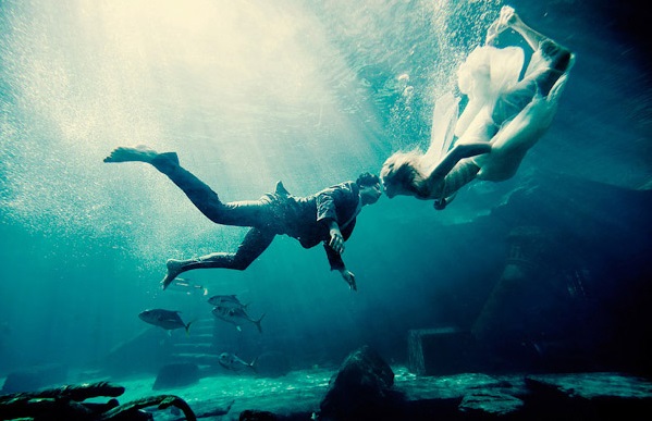 Beautiful Underwater Engagement Photos